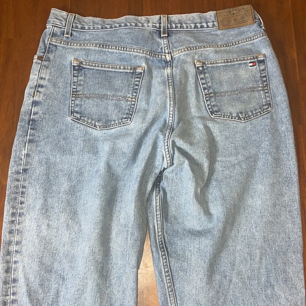 Tommy Hilfiger mens relaxed fit jeans. Size 36 inseam 30. EUC. Light blue wash